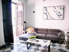 Colonial Apt with Balcony in OSJ Next to San Sebastian APT 3